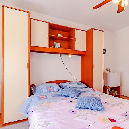 Apartments And Rooms With Parking Space มาลิสตอน ห้อง รูปภาพ