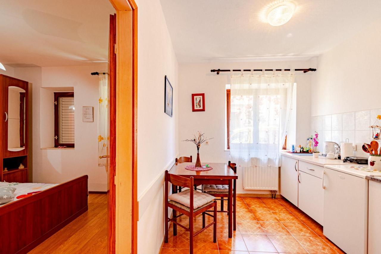 Apartments And Rooms With Parking Space มาลิสตอน ภายนอก รูปภาพ