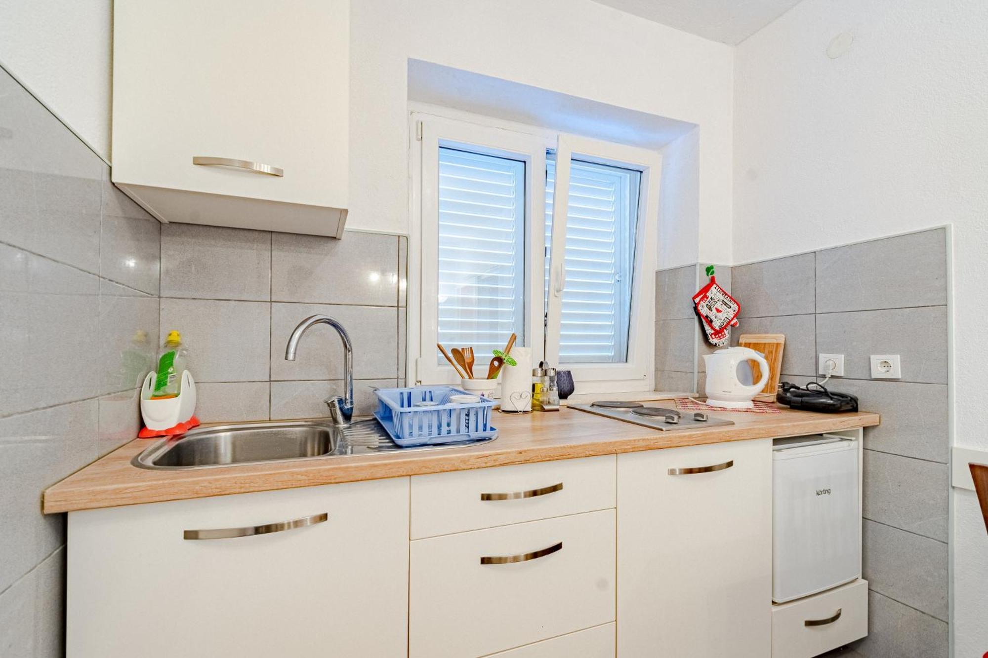 Apartments And Rooms With Parking Space มาลิสตอน ห้อง รูปภาพ