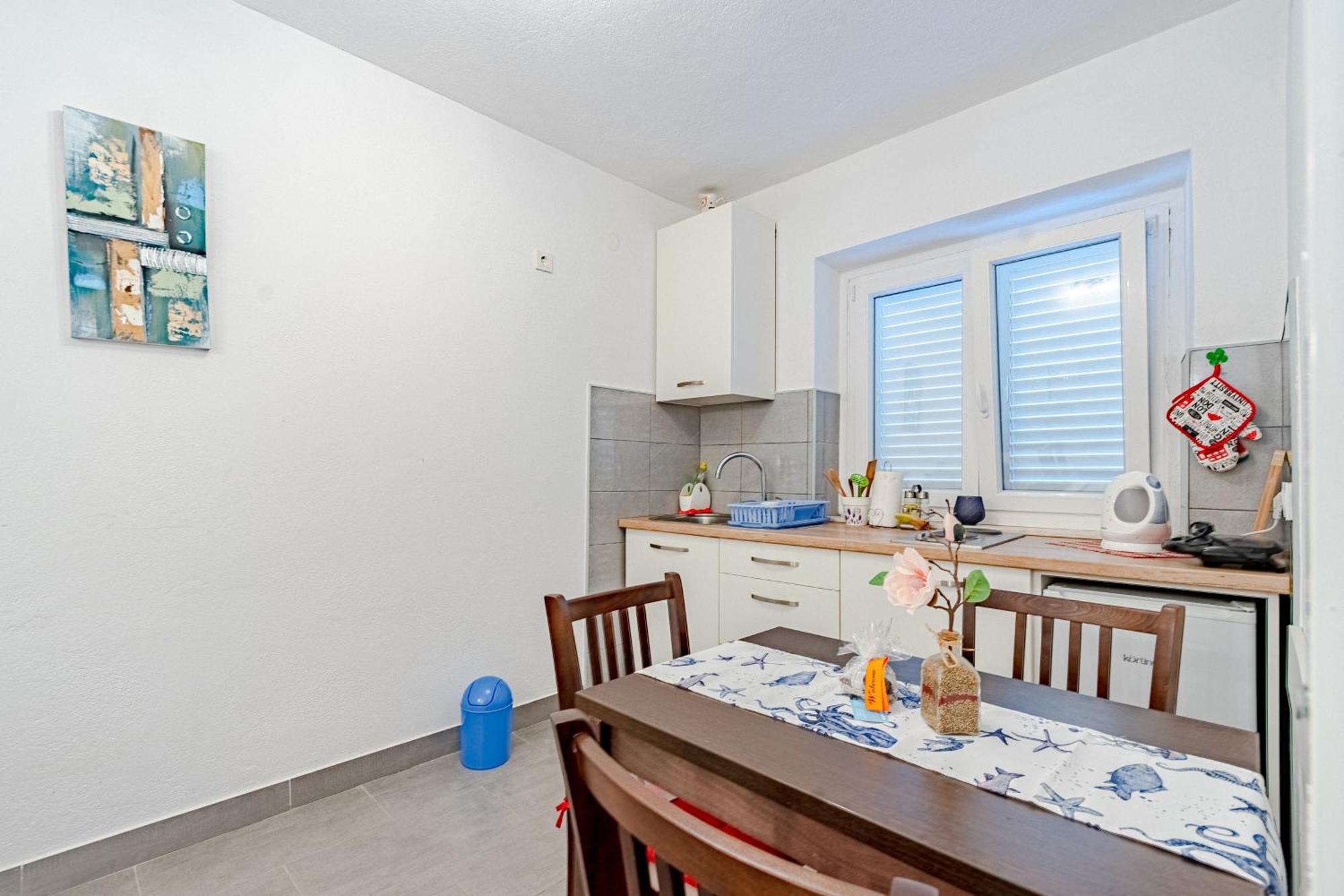 Apartments And Rooms With Parking Space มาลิสตอน ห้อง รูปภาพ