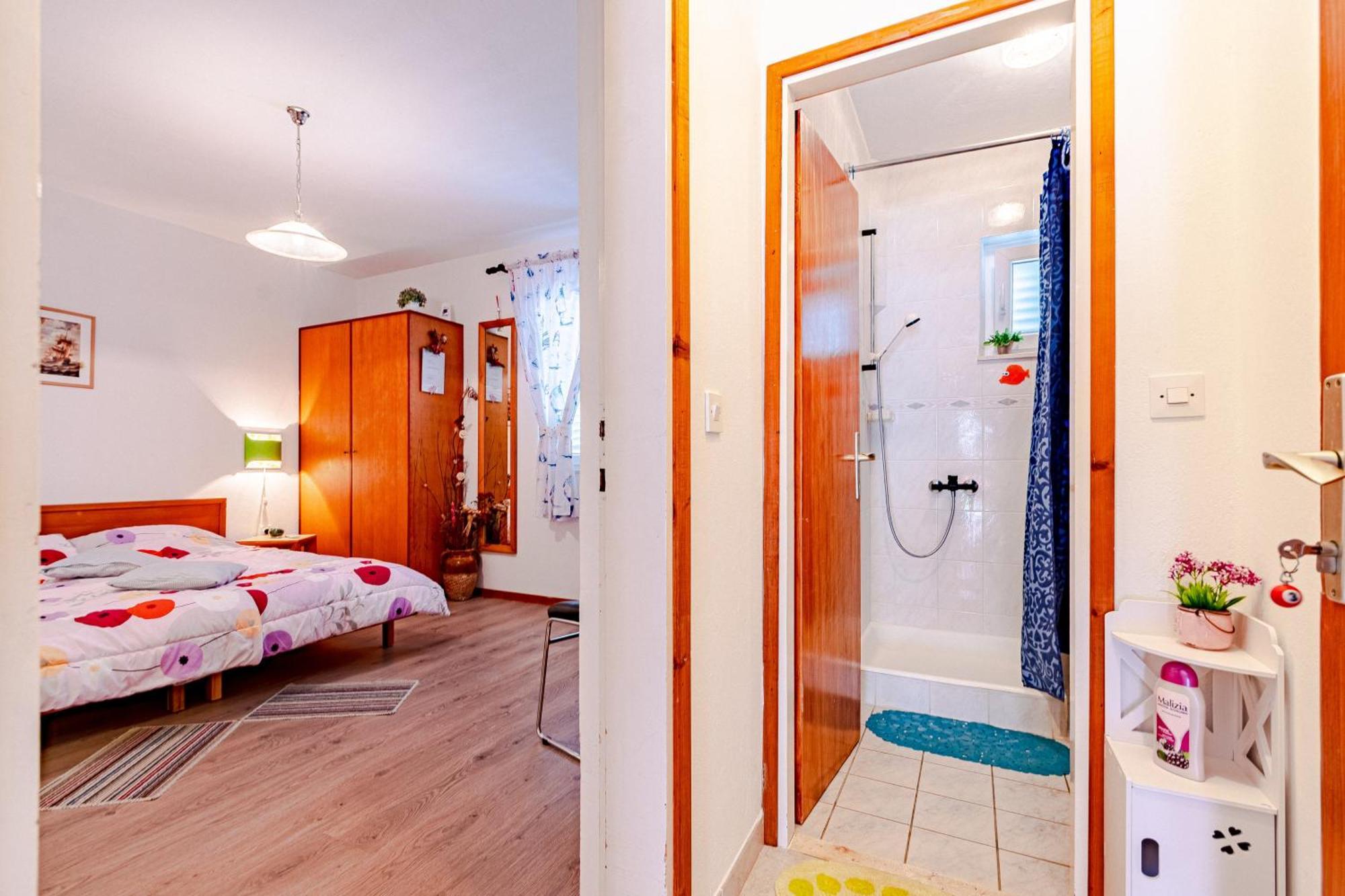 Apartments And Rooms With Parking Space มาลิสตอน ห้อง รูปภาพ